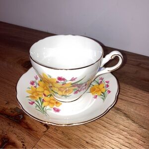 (2/$15) ☕️ Vintage Yellow Floral Bone China Teacup & Saucer Set - Grosvenor